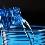 3 Tanda Tubuh Mengalami Kelebihan Minum Air Mineral