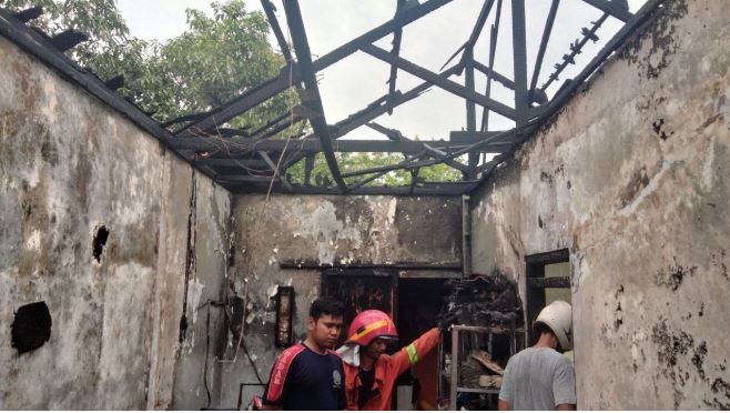 Sebuah Kontrakan di Desa Magersari Kecamatan Rembang Dilahap Si Jago Merah
