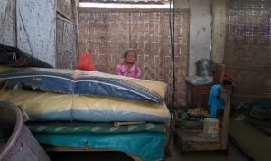 Hidup Sebatang Kara dan Jadi Korban Banjir, Nenek di Pati Mengharapkan Uluran Tangan
