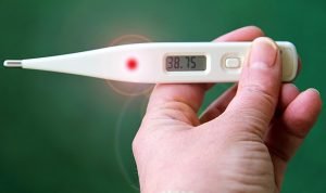 7 Cara Menurunkan Demam Pada Orang Dewasa Tanpa Obat