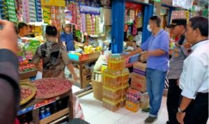 Disdagkop UKM Magelang Droping Minyak Subsidi di Pasar Muntilan