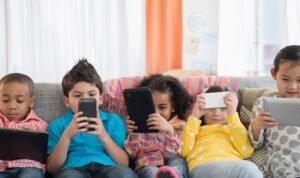 Cara Mengatasi Kecanduan Gadget Pada Anak
