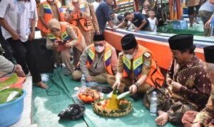 Tradisi Syawalan Kembali Digelar di Pantai Morodemak