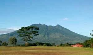 Misteri Gunung Salak di Bogor yang Penuh dengan Kisah Mencekam