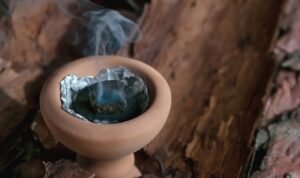 Awas! Kenali Tanda-tanda Kehadian Makhluk Halus Melalui Aroma