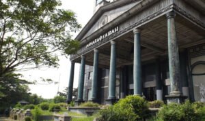 Cerita Horor di Balik Menara Saidah, Bangunan yang Terbengkalai