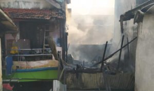 4 Rumah Semi Permanan di Jakarta Pusat Hangus Terbakar