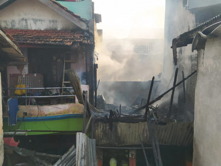 4 Rumah Semi Permanan di Jakarta Pusat Hangus Terbakar