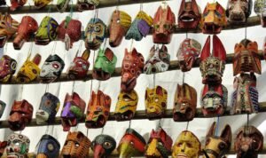 Kamu Mengoleksi 4 Barang Lawas Ini? Hati-Hati Bisa Jadi Tempat Tinggal Makhluk Halus
