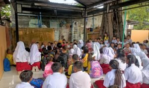 Foto : Siswa SD Negeri Payang 02 saat berziarah dimakam Dipokerti (Sumber : Pesantenanpati/ Putri Asia)