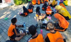 Foto : SD Negeri Jimbaran 01 saat sarapan pagi (Sumber : Dokumentasi)