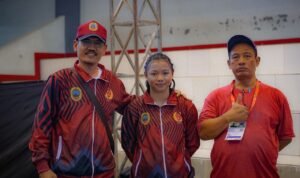 Foto : Tasya Risky Citra Lestari, atlet angkat besi Kabupaten Pati saat berlaga di PORPROV 2023 (Sumber : pesantenanpati.com/ Anang SY)