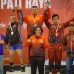 Foto : Atlet angkat berat putra Kabupaten Pati, Amin saat menerima medali perunggu dalam kejuaraan PORPROV XVI 2023 Pati Raya (Sumber : pesantenanpati.com/ Anang SY)