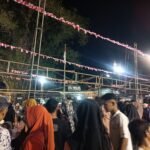 Foto : Suasana mengantri jajanan pasar di Langgen Culture Festival (Sumber : Pesantenanpati/ Putri Asia )