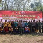 Foto : Polresta Pati lakukan penanaman ratusan pohon di kawasan Perlindungan Setempat (KPS) Perhutani (Sumber : Dokumen Humas Polresta Pati)