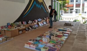 Foto : Suasana para pengunjung dalam agenda bazar buku di Kabupaten Pati (Sumber : pesantenanpati.com/ Asy)
