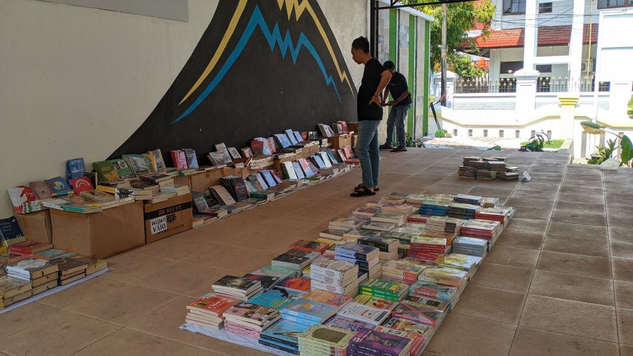 Foto : Suasana para pengunjung dalam agenda bazar buku di Kabupaten Pati (Sumber : pesantenanpati.com/ Asy)