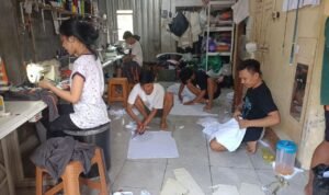 Foto : Tempat produksi usaha konveksi dan sablon milik Choirul Umam (Sumber : Pesantenanpati/ Putri Asia)