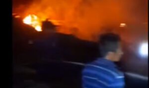 Foto : Saat pemadaman dan pendinginan lahan bambu Dukuh Ngulaan Desa Sumberejo, Kecamatan Jaken (Sumber : Dok. Damkar Juwana)