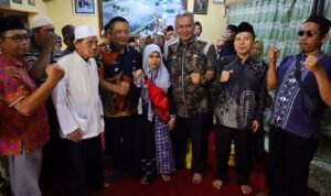 Foto: Pj Bupati Kudus bersama para penyandang disabilitas (Sumber: kuduskab)