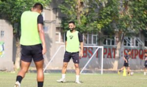 Foto : Pemain Asing Persipa Pati, Amir Memari saat berlatih (Sumber : pesantenanpati.com/ Istimewa)