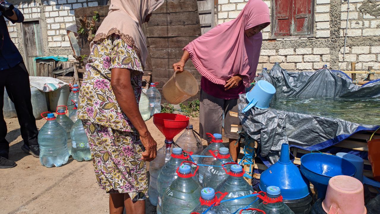 Foto : Ilustrasi penyaluran bantuan air bersih di wilayah kekeringan di Kabupaten Pati (Sumber : pesantenanpati.com/ Asy)