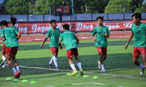 Foto : Persipa U-17 saat melakukan sesi latihan di Stadion Joyokusumo Pati (Sumber : pesantenanpati.com/ Dok. Persipa)