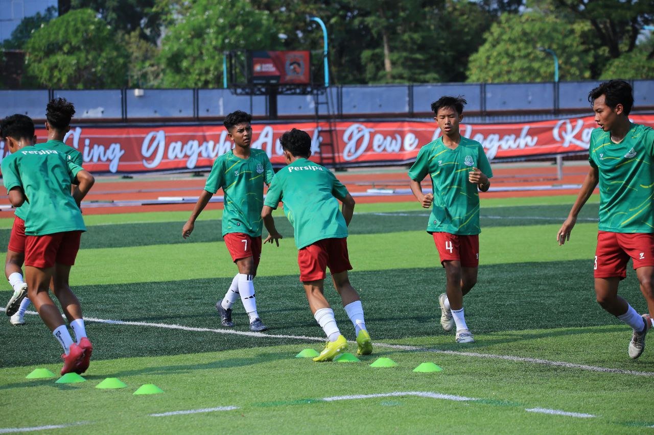 Foto : Persipa U-17 saat melakukan sesi latihan di Stadion Joyokusumo Pati (Sumber : pesantenanpati.com/ Dok. Persipa)