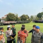 Foto: Kapolresta Pati saat mengecek Pasukan Dalam Apel Gelar Pasukan Operasi Mantap Brata 2023-2024 (pesantenanpati.com/ istimewa) Foto: Kapolresta Pati saat mengecek Pasukan Dalam Apel Gelar Pasukan Operasi Mantap Brata 2023-2024 (pesantenanpati.com/ istimewa)