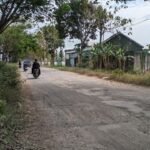 Foto : Perbaikan jalan dengan menggunakan jalur Inpres di salah satu titik di Kabupaten Pati (Sumber : pesantenanpati.com/ Istimewa)