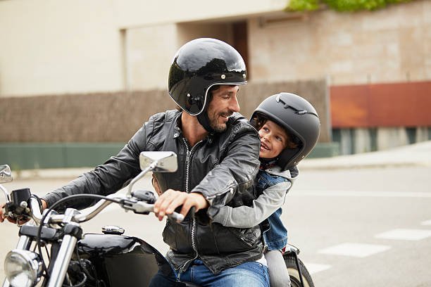 Cara Membonceng Anak Kecil Bagi Pengendara Motor