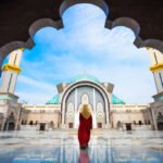 Doa Masuk Masjid dan Keutamaan Membacanya