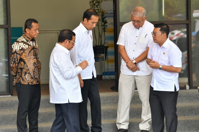 Jokowi dan Arief Prasetyo