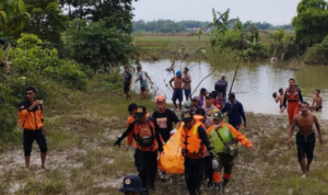 Dua santriwati tewas terseret banjir