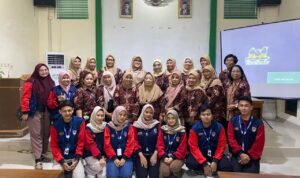 Mahasiswa KKN Kelompok 5 UPGRIS Ajak Ibu-Ibu PKK Desa Blaru Bersama-sama Cegah Sampah Berserakan dengan Konsep 3R.
