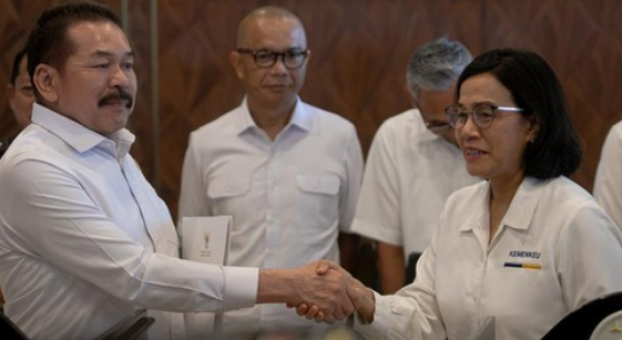Sanitiar Burhanudin dan Sri Mulyani