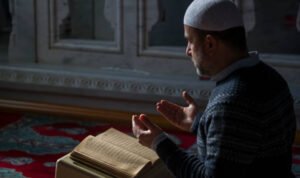 Bacaan Doa Qunut Lengkap, Latin dan Artinya