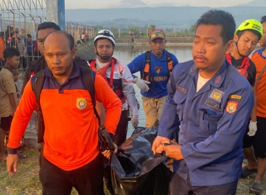 Remaja tewas terpeleset di embung Kendal