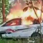 Mobil bos rental dibakar massa di Sukolilo, Pati (Sumber: Istimewa)