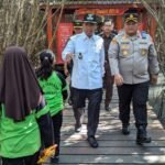 Wisata Jembatan Merah Hutan Mangrove (Dok. Pemkab Rembang)