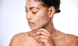 Foto: Penggunaan garam untuk kecantikan (Sumber: iStock)