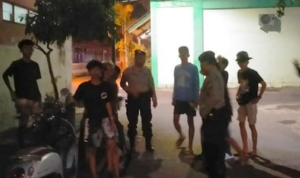 Foto: Polisi bubarkan remaja yang sedang nongkrong di Yogyakarta (Sumber: Polresta Yogyakarta)