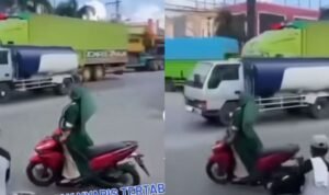 Emak-emak naik motor sambil berdiri (Dok. Istimewa)