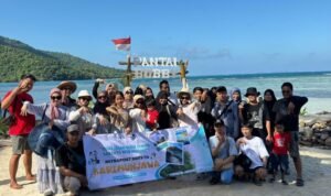 Tim Mitrapost.com gathering ke Kepulauan Karimunjawa (Dok. Pesantenanpati.com)