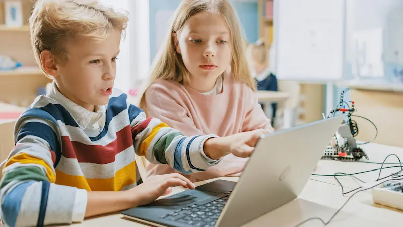 Membuka Gerbang Masa Depan: Mengenalkan Coding Kepada Anak Sejak Dini