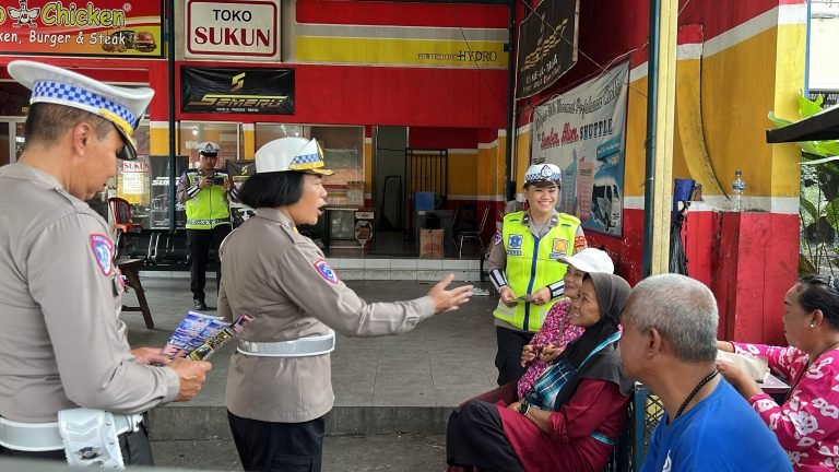 Petugas Cek Kendaraan dan Kesehatan Pengemudi di Terminal Sukun Banyumanik/polda jateng
