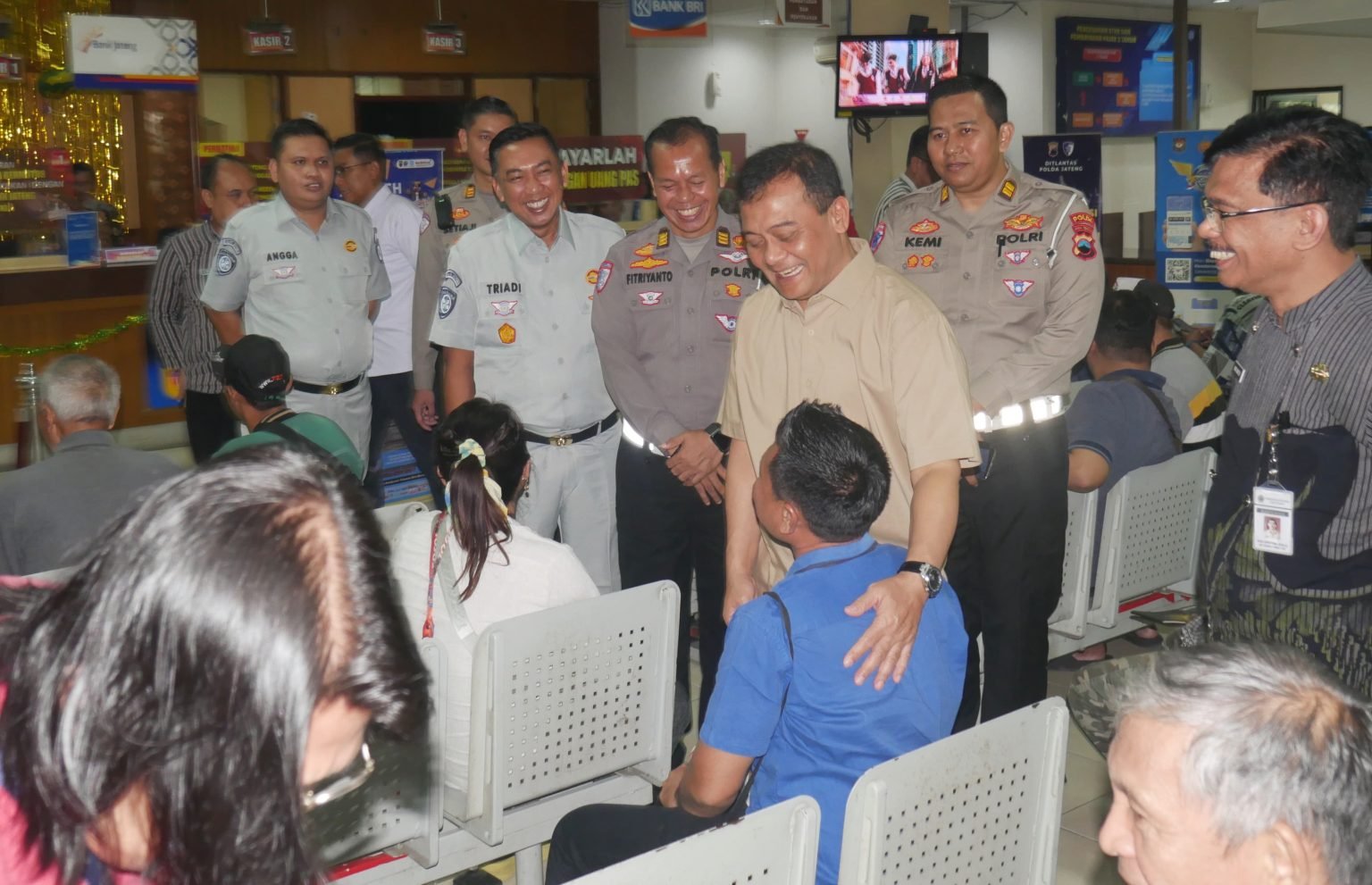 Gubernur Cek Samsat, Ada Pemutihan Pajak Kendaraan Bermotor 2025 /jatengprov