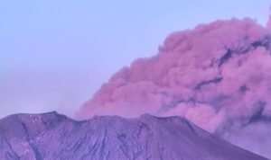 Ilustrasi gunung erupsi/istock