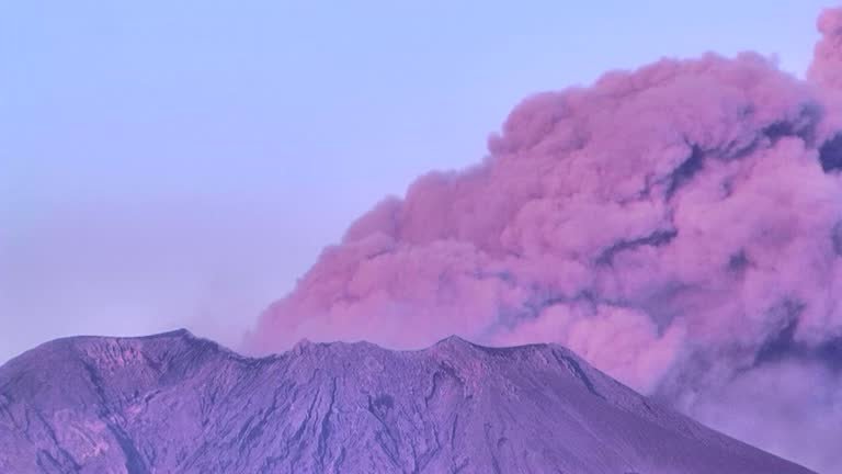 Ilustrasi gunung erupsi/istock