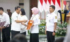 Gubernur Jateng Serahkan SK Pengangkatan pada 3.947 CPNS dan PPPK/jatengprov
